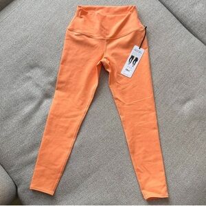 NWT ALO 7/8 High Waist
Airbrush Legging in Canteloupe - Size Small